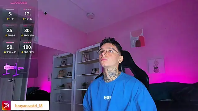 Ian Castillo  online show from October 14, 11:22 am