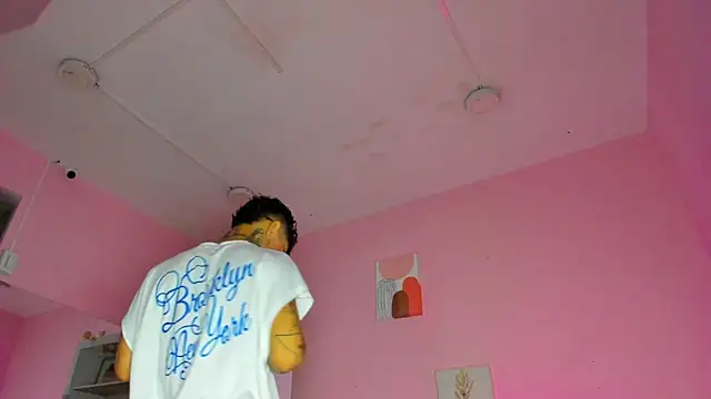 Ian Castillo  online show from November 6, 11:11 am