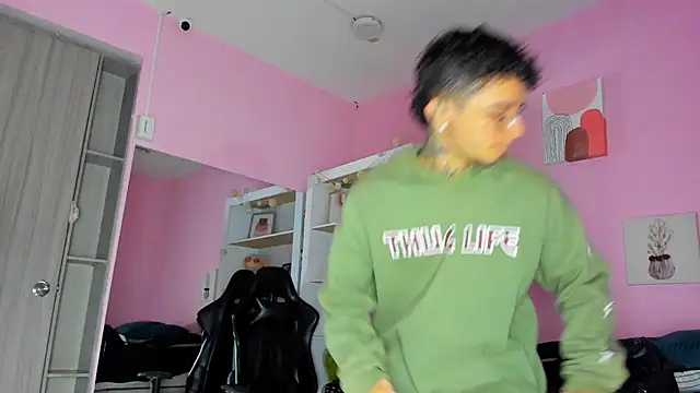 Ian Castillo  online show from November 19, 11:10 am