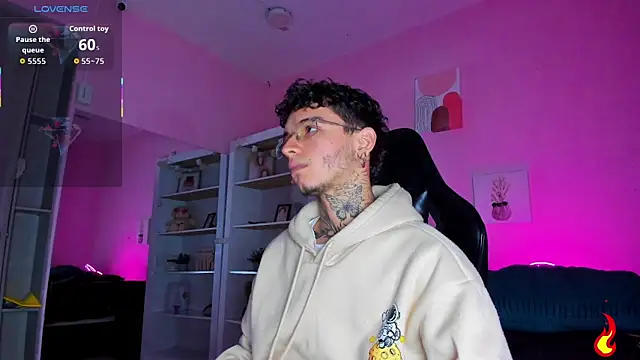 Ian Castillo  online show from December 3, 11:19 am