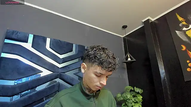 Ian Castillo  online show from January 13, 11:26 am