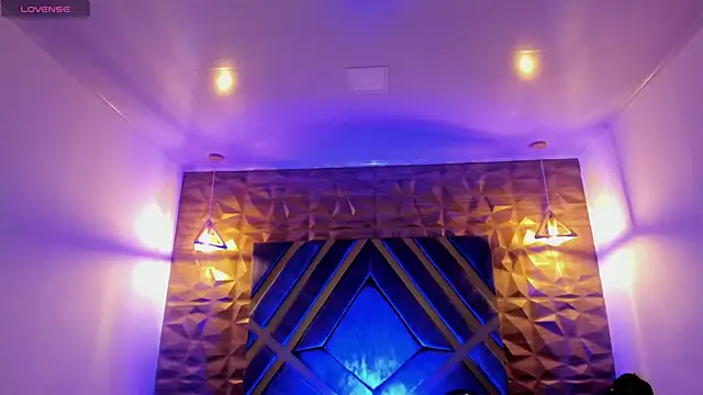 Ian Castillo  online show from February 9, 11:25 am