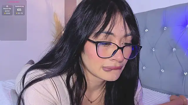 Snapshot of aprildreams19 chatting on February 4, 12:33 pm aprildreams19 online show from February 4, 12:33 pm