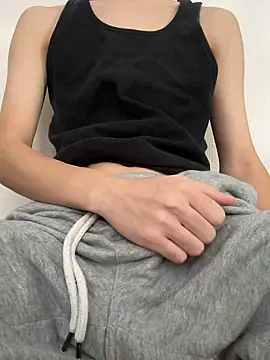 fyzz55555 online show from December 4, 5:28 am