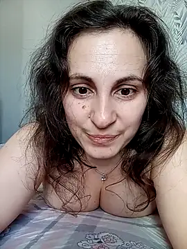 ShelaDiass online show from February 5, 5:23 am