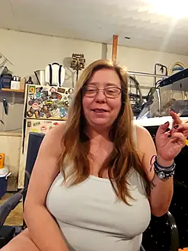 Snapshot of MsShelby40 chatting on November 29, 8:56 pm MsShelby40 online show from November 29, 8:56 pm