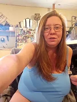 Snapshot of MsShelby40 chatting on December 5, 6:15 pm MsShelby40 online show from December 5, 6:15 pm