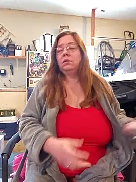 Snapshot of MsShelby40 chatting on February 5, 6:12 pm MsShelby40 online show from February 5, 6:12 pm