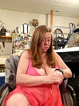 Snapshot of MsShelby40 chatting on February 7, 11:52 pm MsShelby40 online show from February 7, 11:52 pm