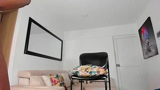 smit hot sr online show from February 6, 7:45 am