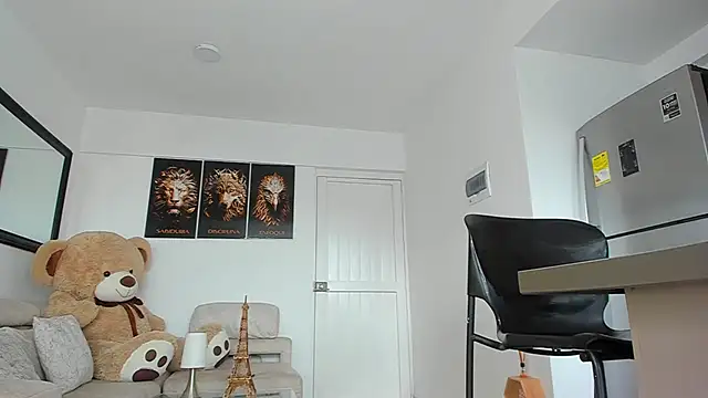 smit hot sr online show from February 7, 9:15 pm