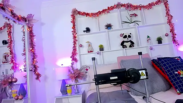 Snapshot of Jenifer_Diaz chatting on December 5, 2:55 pm Jenifer Diaz online show from December 5, 2:55 pm