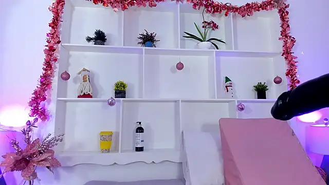 Snapshot of Jenifer_Diaz chatting on January 6, 4:44 pm Jenifer Diaz online show from January 6, 4:44 pm