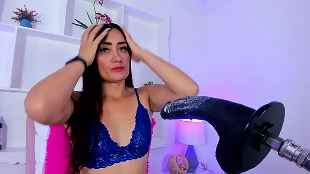 Snapshot of Jenifer_Diaz chatting on February 19, 4:00 pm Jenifer Diaz online show from February 19, 4:00 pm