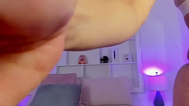 Jenifer Diaz online show from April 16, 12:50 pm