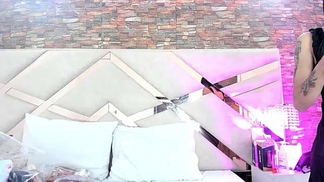 sophie pariss online show from November 1, 9:17 pm