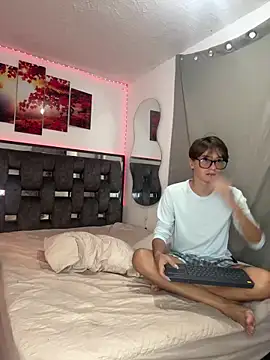 Alex and Fabian online show from May 29, 3:15 am