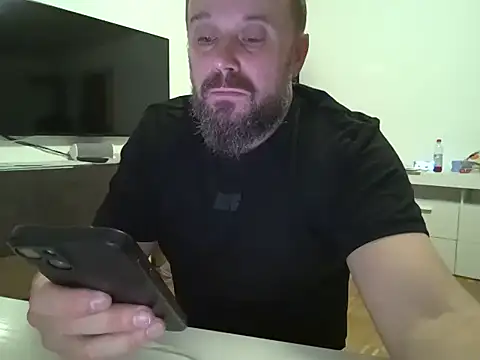 Snapshot of FROL83 chatting on April 20, 7:37 pm FROL83 online show from April 20, 7:37 pm
