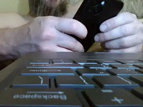Snapshot of FROL83 chatting on May 4, 8:27 pm FROL83 online show from May 4, 8:27 pm
