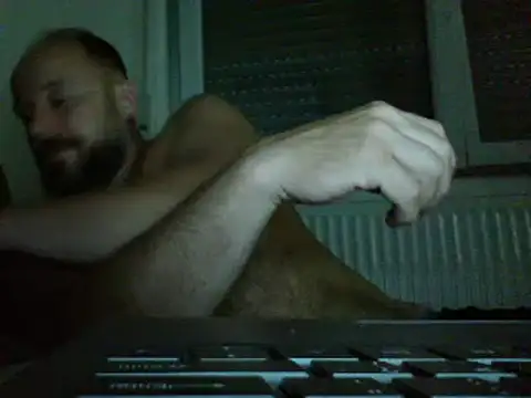 Snapshot of FROL83 chatting on July 9, 7:51 pm FROL83 online show from July 9, 7:51 pm