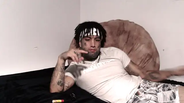 Snapshot of Azazelihornyasf chatting on November 27, 8:27 am Azazelihornyasf online show from November 27, 8:27 am