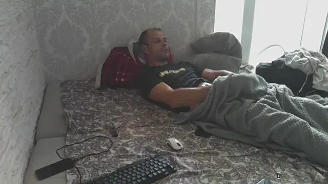 Snapshot of Zbochunec chatting on May 10, 1:05 pm Zbochunec online show from May 10, 1:05 pm
