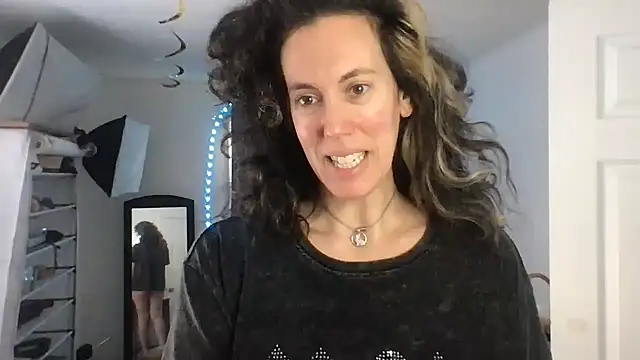 Snapshot of BonfireBonnie chatting on January 14, 2:22 pm BonfireBonnie online show from January 14, 2:22 pm