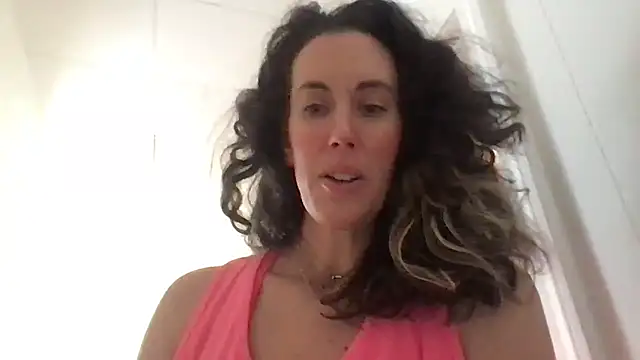 Snapshot of BonfireBonnie chatting on January 23, 8:24 pm BonfireBonnie online show from January 23, 8:24 pm