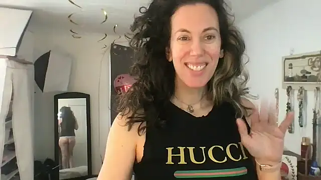 Snapshot of BonfireBonnie chatting on February 4, 3:04 pm BonfireBonnie online show from February 4, 3:04 pm
