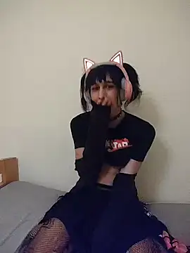 Snapshot of egirl711 chatting on December 13, 8:58 pm egirl711 online show from December 13, 8:58 pm