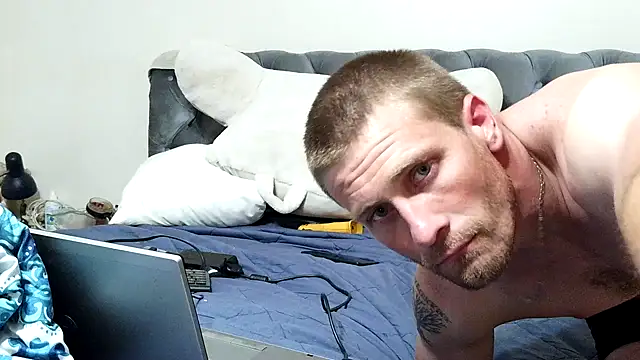Snapshot of dcrick978 chatting on April 28, 7:35 am dcrick978 online show from April 28, 7:35 am