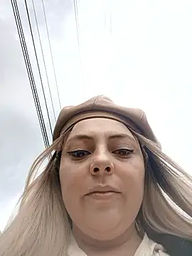 madelaine- online show from October 8, 7:00 pm