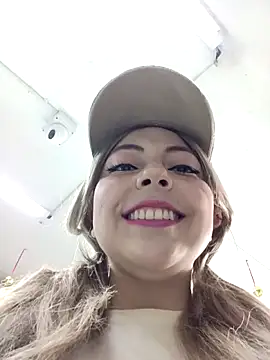 madelaine- online show from December 19, 7:10 pm