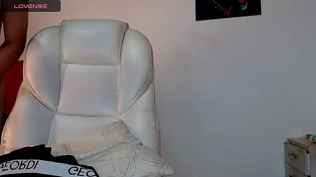 Snapshot of tonibelmont chatting on December 5, 6:11 pm tonibelmont online show from December 5, 6:11 pm