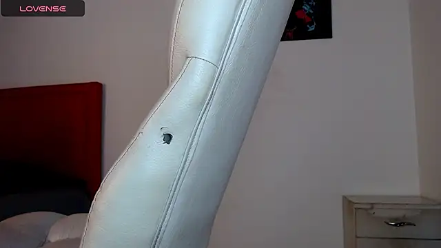 Snapshot of tonibelmont chatting on December 27, 9:32 pm tonibelmont online show from December 27, 9:32 pm
