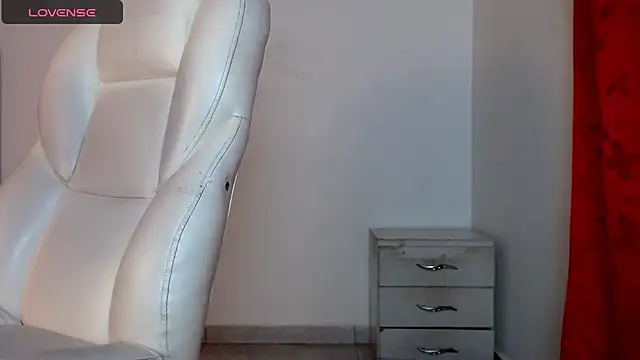 Snapshot of tonibelmont chatting on December 31, 9:17 pm tonibelmont online show from December 31, 9:17 pm