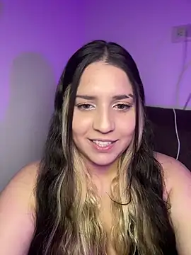 Snapshot of valentina_jonnes1 chatting on February 10, 5:33 am valentina jonnes1 online show from February 10, 5:33 am