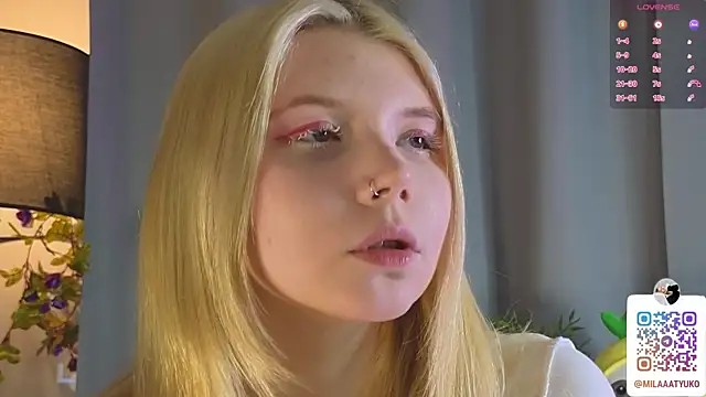 DaisyElmers online show from February 4, 5:42 am