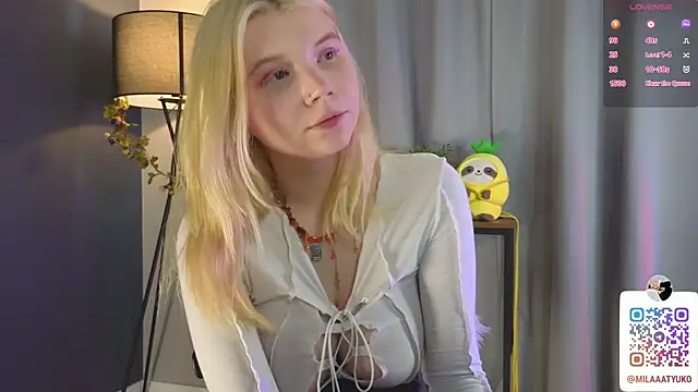 DaisyElmers online show from February 4, 8:46 am