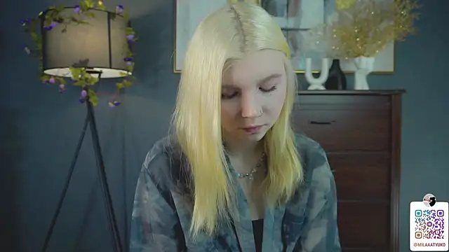 DaisyElmers online show from February 23, 2:40 am