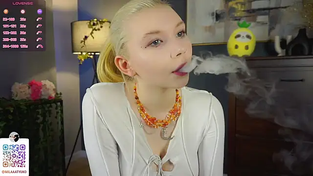 DaisyElmers online show from March 8, 3:17 am
