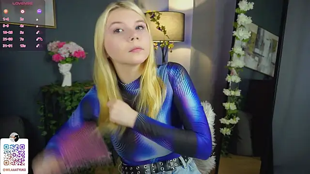 DaisyElmers online show from March 21, 3:12 am