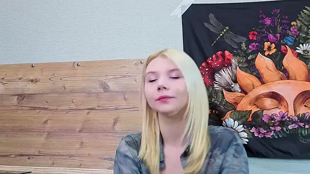DaisyElmers online show from October 4, 3:48 am