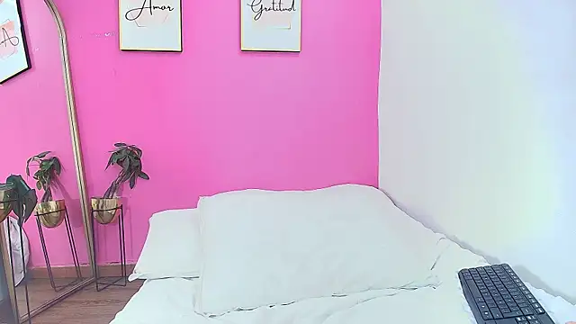 littleebonymommy online show from March 15, 8:26 am