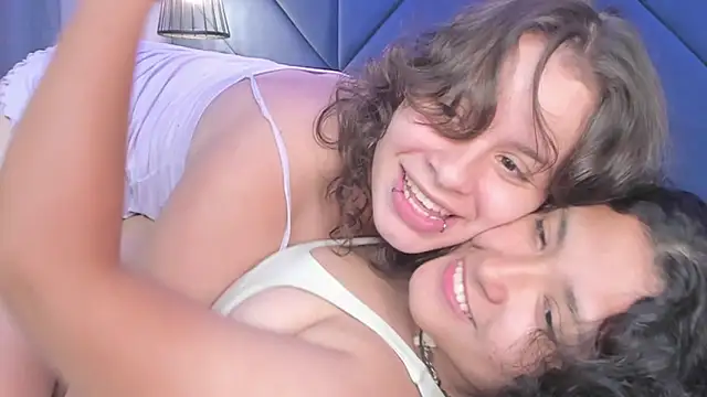 ivy and molly online show from October 8, 12:30 am
