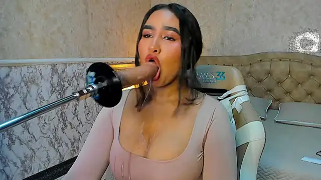 cute mia23 online show from May 1, 5:39 pm