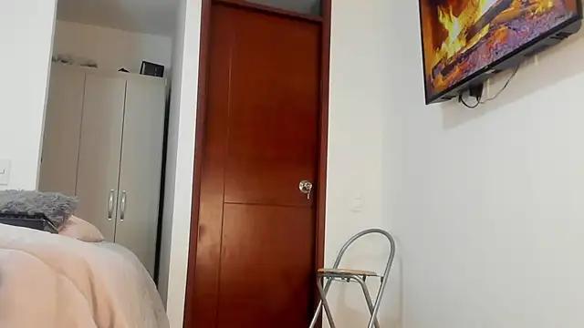 SophieBaker   online show from March 11, 10:29 am