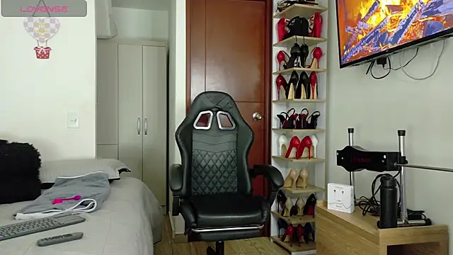 SophieBaker   online show from April 17, 2:25 am