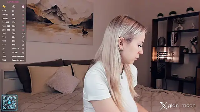 Snapshot of EternalLiberty chatting on October 15, 2:33 am EternalLiberty online show from October 15, 2:33 am