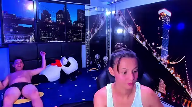 Snapshot of ValentinaAndTerry chatting on January 12, 8:57 am ValentinaAndTerry online show from January 12, 8:57 am